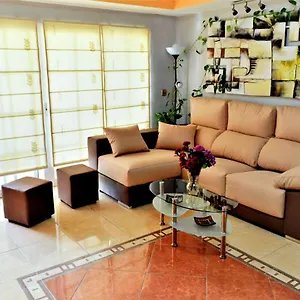 https://bonito-apartamento-cntrico-y-cerca-de-la-playa.hotelsinnerja.org